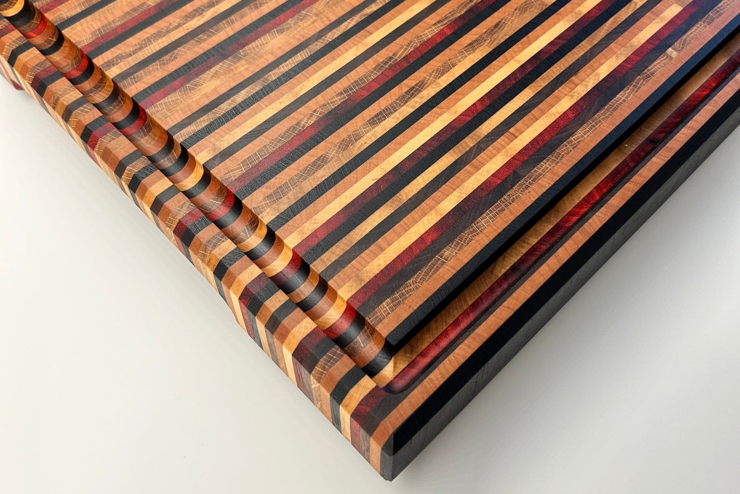 Planche artisanale Made in France en bois de bout haut de gamme