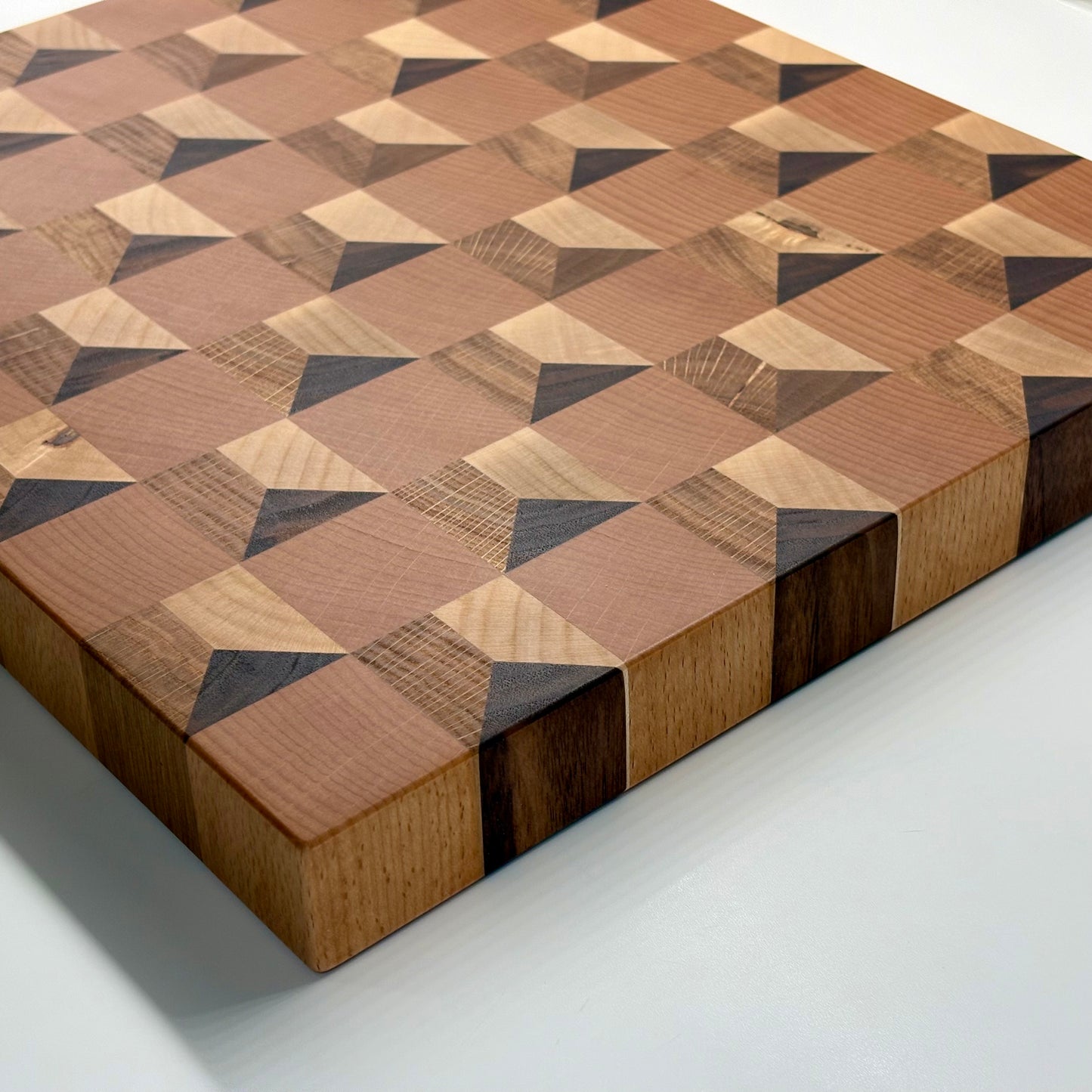 Planche à découper en bois de bout Cube effet 3D - série  Les Imparfaites