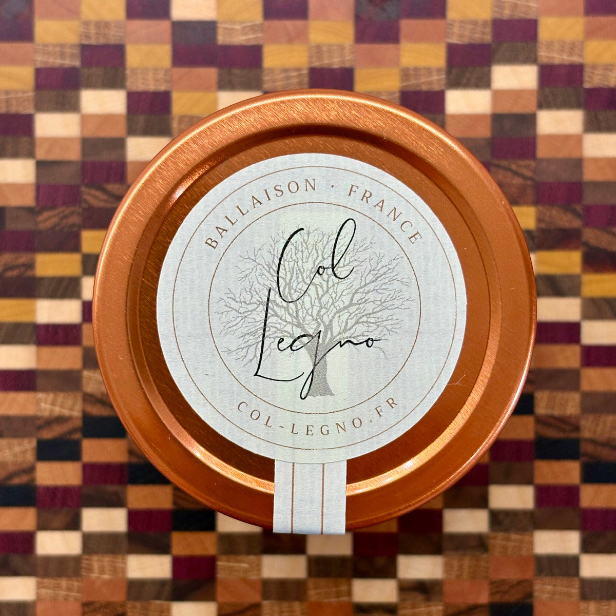 Baume pour le bois Col Legno vu de dessus, texture onctueuse à base de cire d’abeille et de carnauba, idéal pour l’entretien des planches à découper et ustensiles en bois.