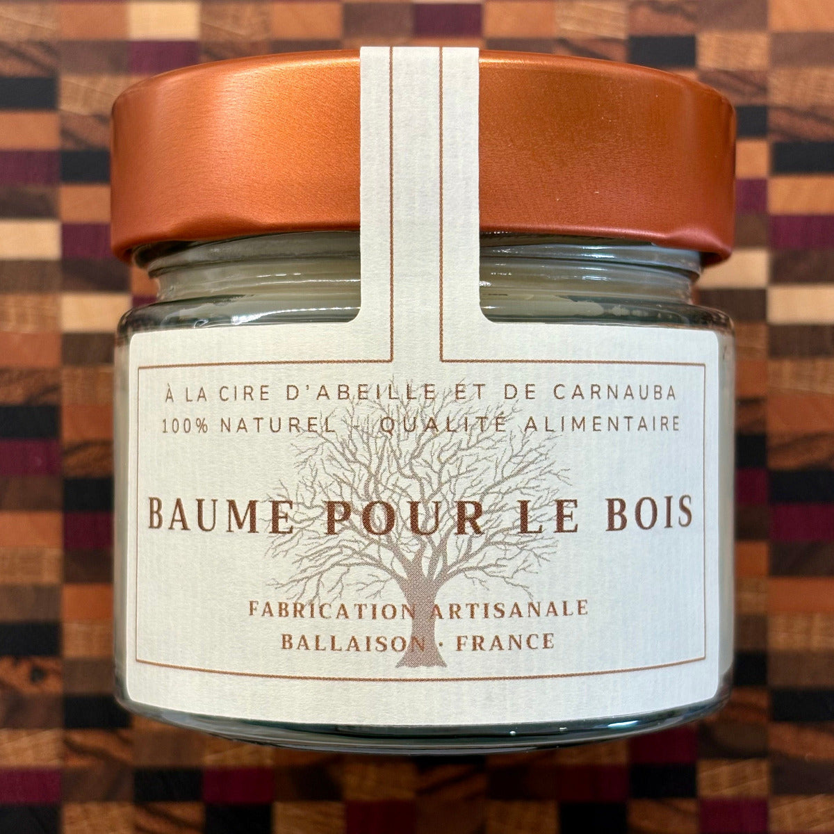 Baume pour le bois Col Legno, formulation 100 % naturelle à base de cire d’abeille et de carnauba, spécialement conçu pour l’entretien des planches à découper, bols et accessoires de cuisine en bois.
