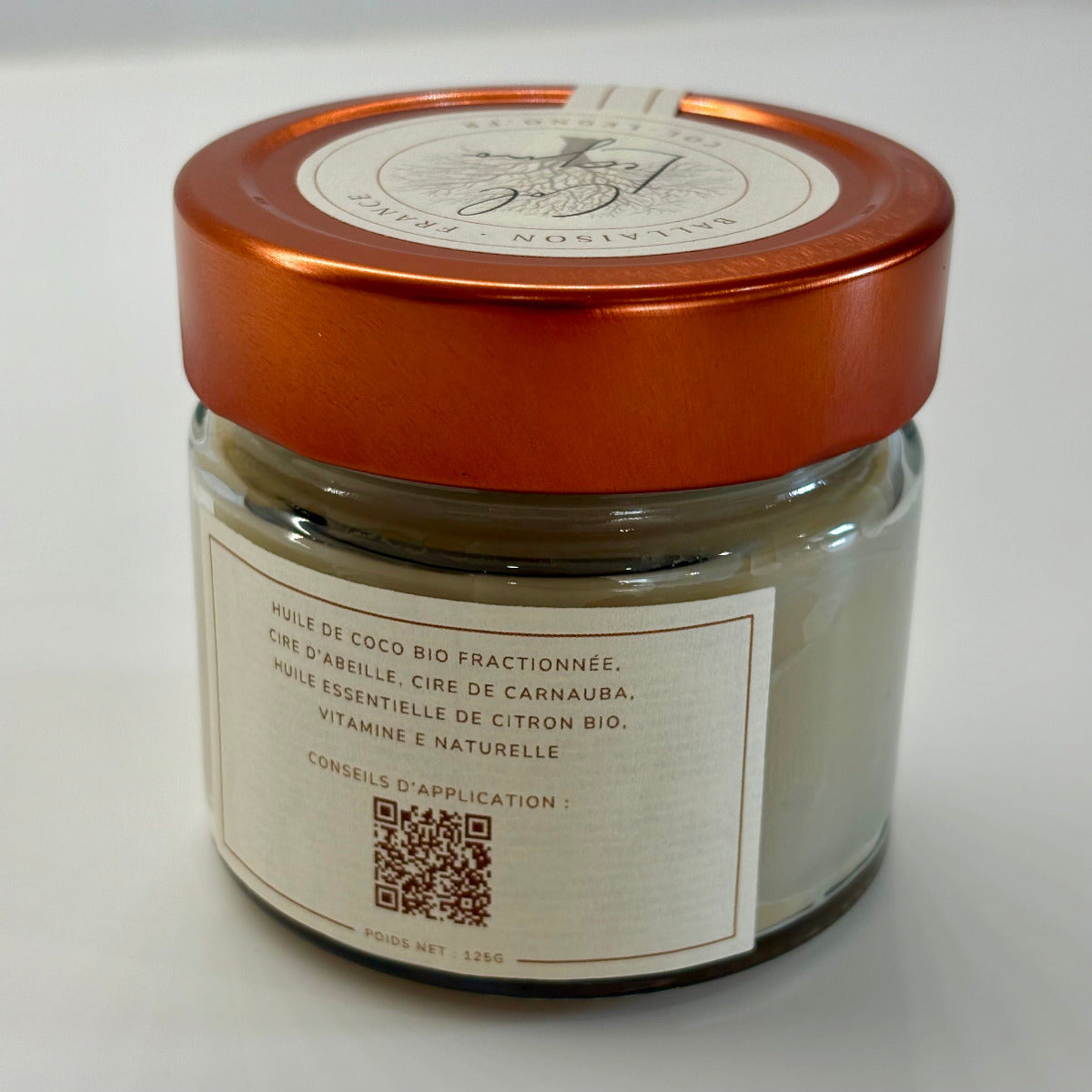 Étiquette arrière du baume pour le bois Col Legno indiquant la composition naturelle à l’huile de coco bio, cire d’abeille, cire de carnauba et huile essentielle de citron bio, fabriqué à Ballaison en France.