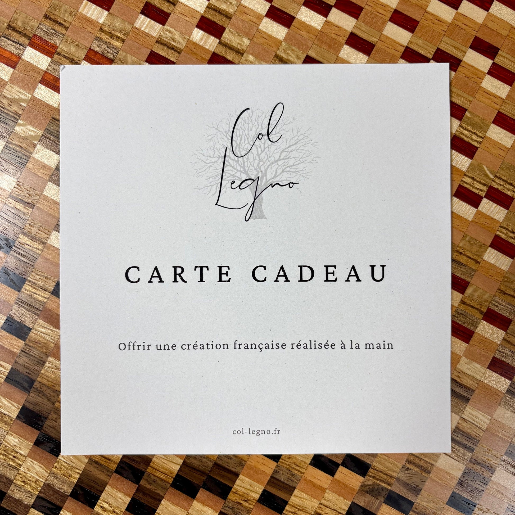 Carte cadeau Col Legno pour offrir une planche à découper artisanale fabriquée en France.