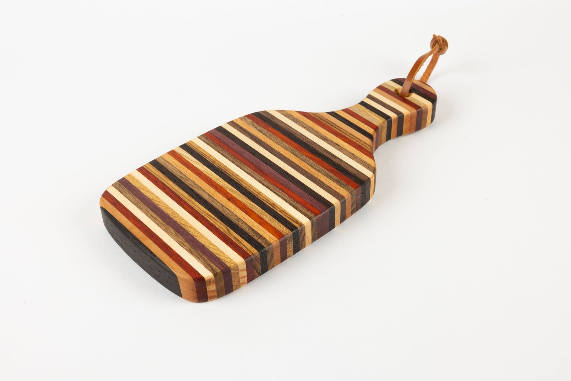 Mini planches de présentation artisanales en bois massif avec lanière en cuir, fabrication française Col Legno.
